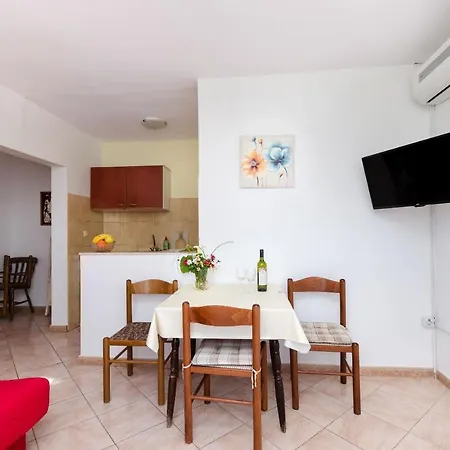 Apartments Slavica * Banjol
