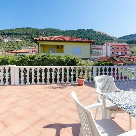 Apartments Slavica Appartamento Banjol