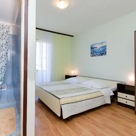 Apartments Slavica * Banjol