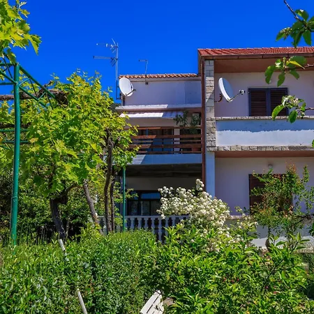Slavica Apartman Banjol